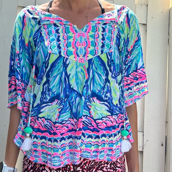 Lilly Pulitzer Britta Knit Tunic Swirling Seadream size XS
PROJECT due to hole - Picture 1 of 16